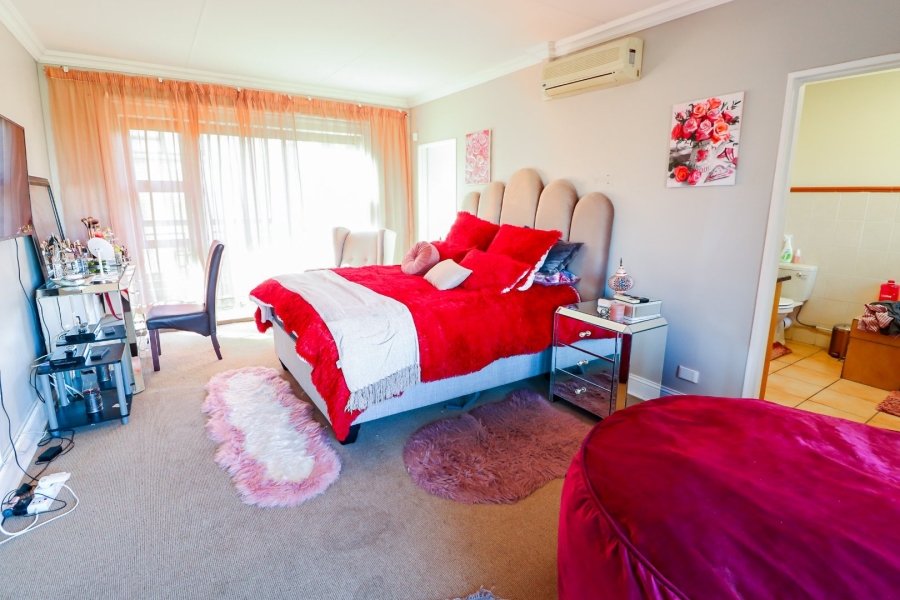 4 Bedroom Property for Sale in Heuwelsig Free State